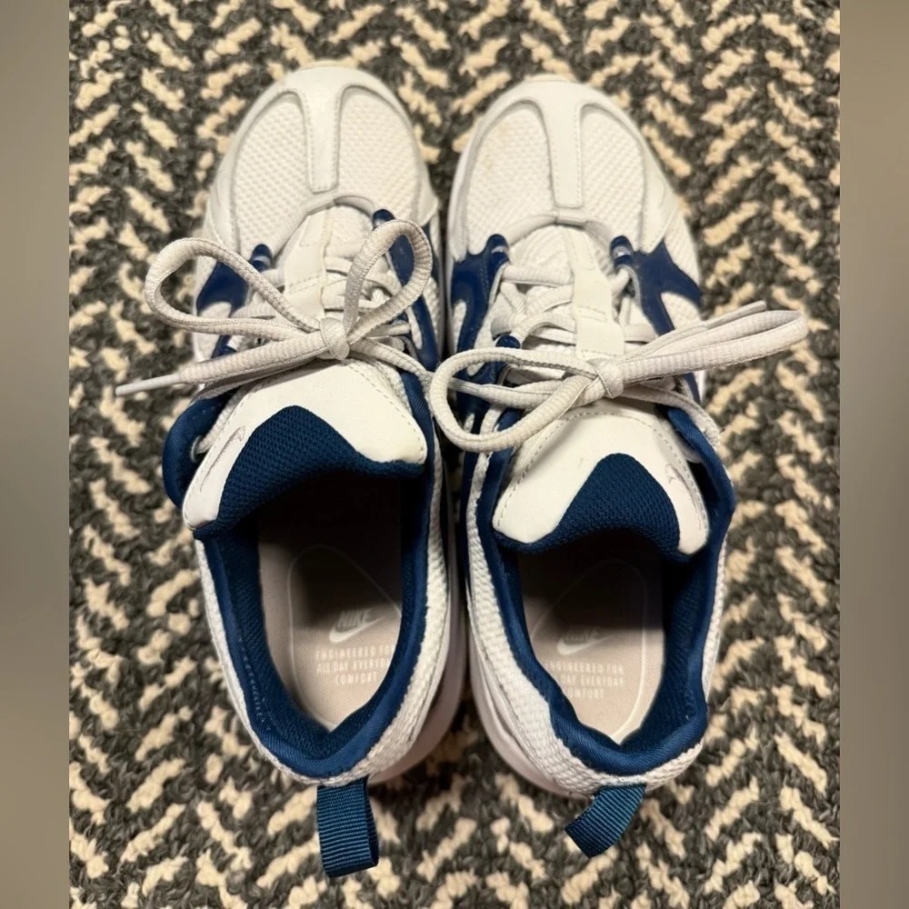 NIKE Air Max Graviton Sneaker in White and Valerian Blue Size 8